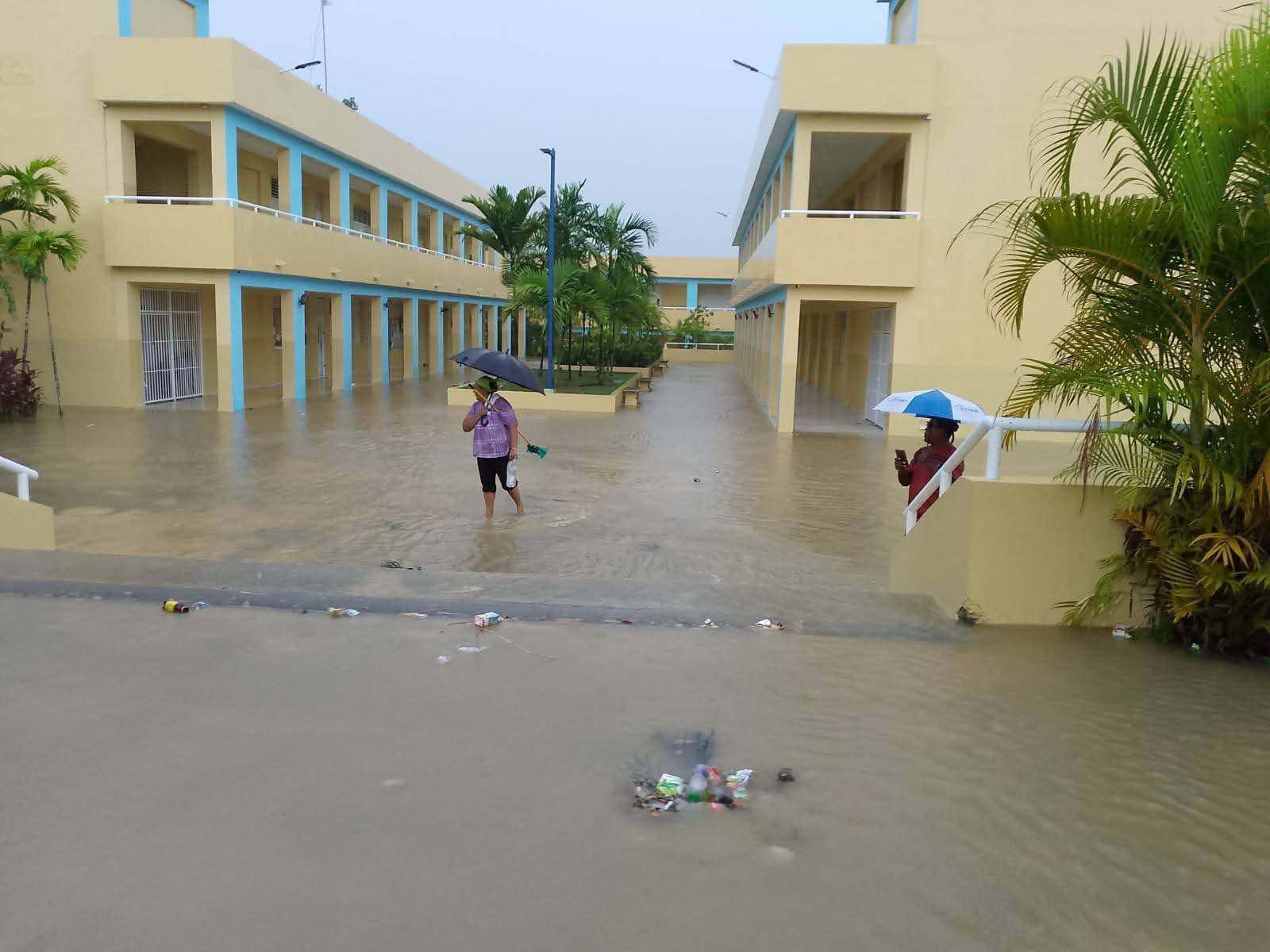 Educación suspende las clases en planteles vulnerables por efectos de una vaguada