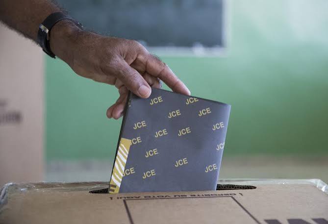 Aprueban proyecto de ley que otorgaría beneficios para quienes voten