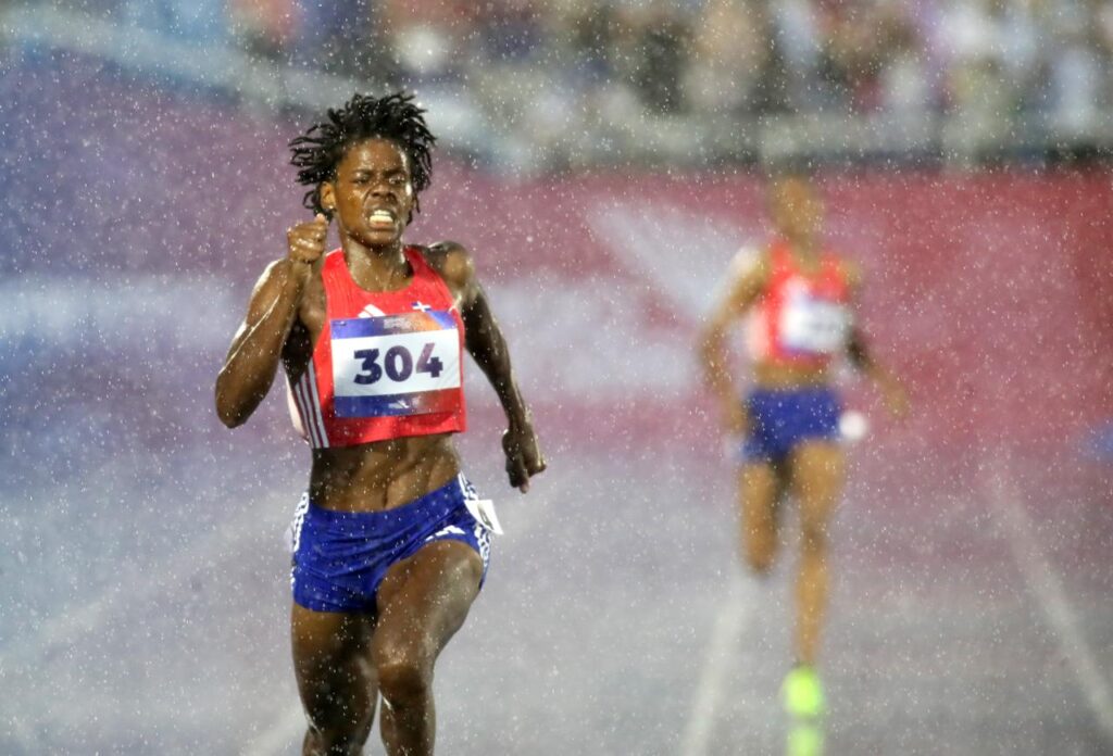 La dominicana Marileidy Paulino gana el oro de los 400 metros femeninos e impone récord