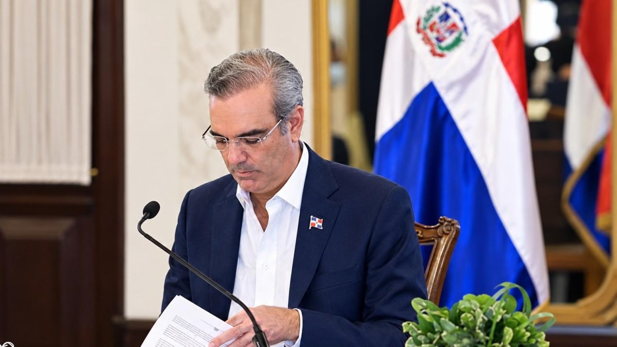 Abinader crea el SENAR para regular servicios de atención residencial