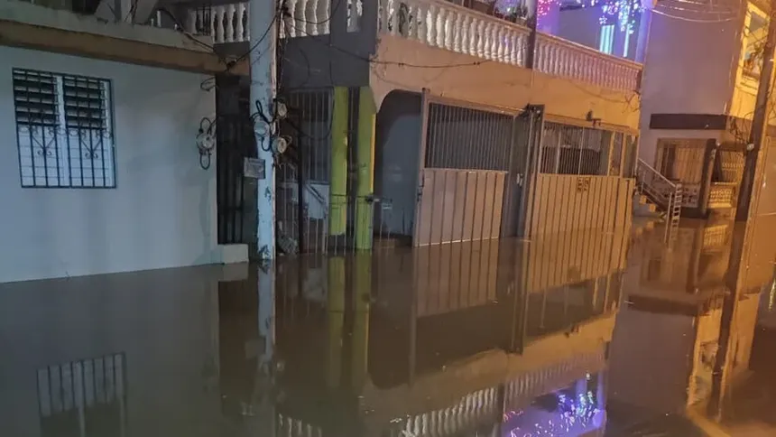 Las lluvias vuelven a poner en aprietos a residentes de varios sectores de Santiago